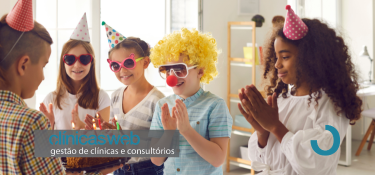 Clínicasweb, programe o envio automático de SMS dos aniversariantes
